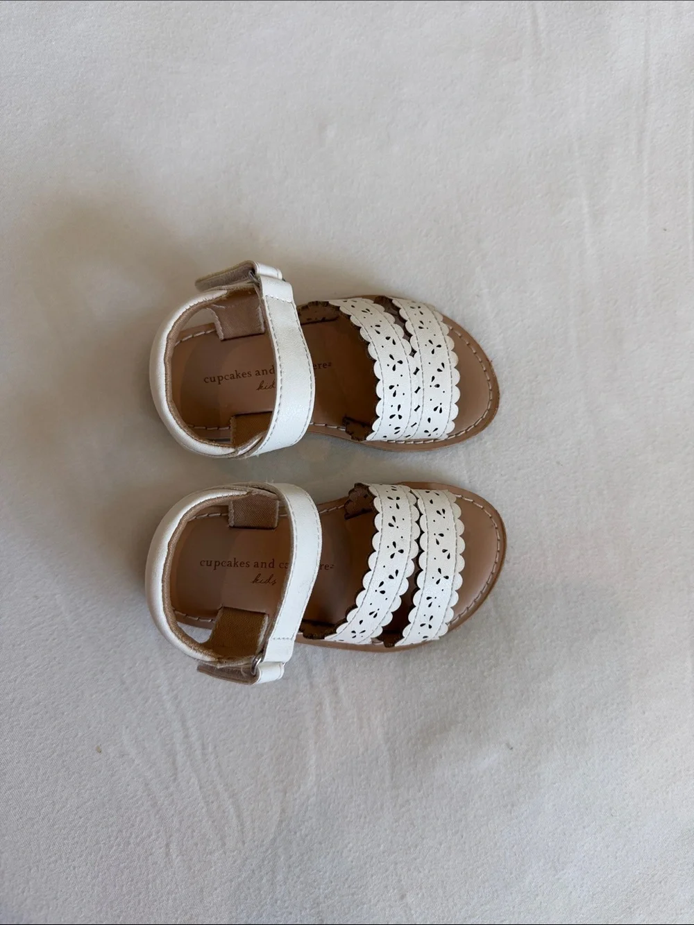 Toddler White Scalloped Strap Sandals Size 5